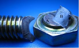 圖13-2 斷裂螺栓宏觀形貌 圖13-2 斷裂螺栓宏觀形貌